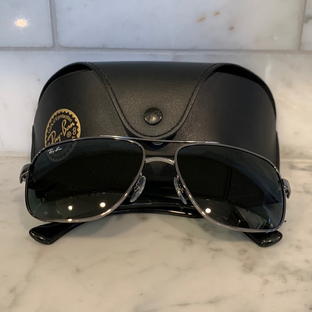 Men’s raybans with case